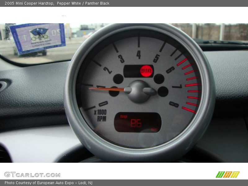 Pepper White / Panther Black 2005 Mini Cooper Hardtop