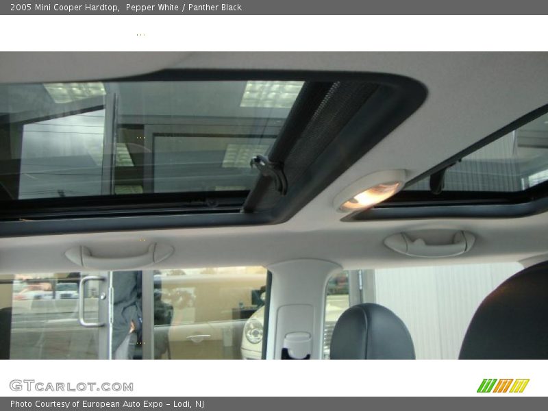 Pepper White / Panther Black 2005 Mini Cooper Hardtop