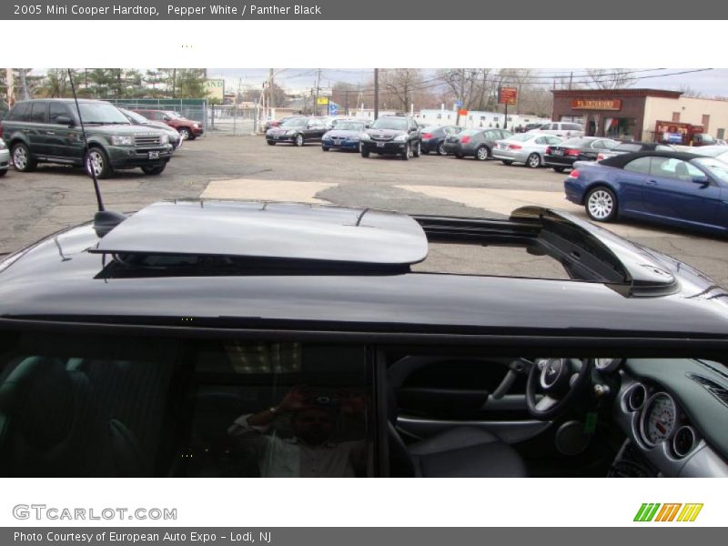 Pepper White / Panther Black 2005 Mini Cooper Hardtop