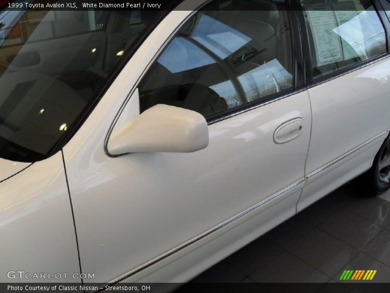 White Diamond Pearl / Ivory 1999 Toyota Avalon XLS