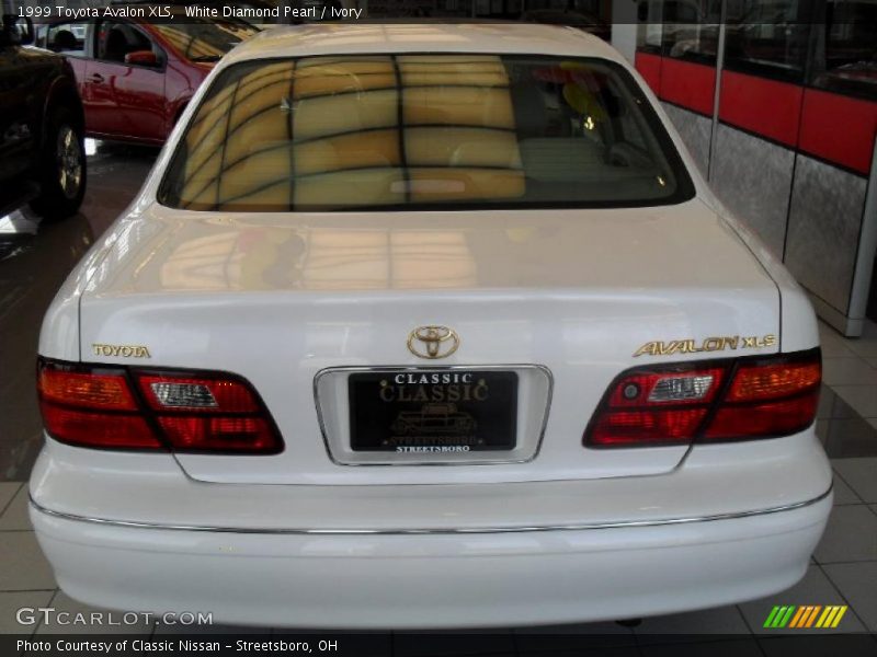 White Diamond Pearl / Ivory 1999 Toyota Avalon XLS