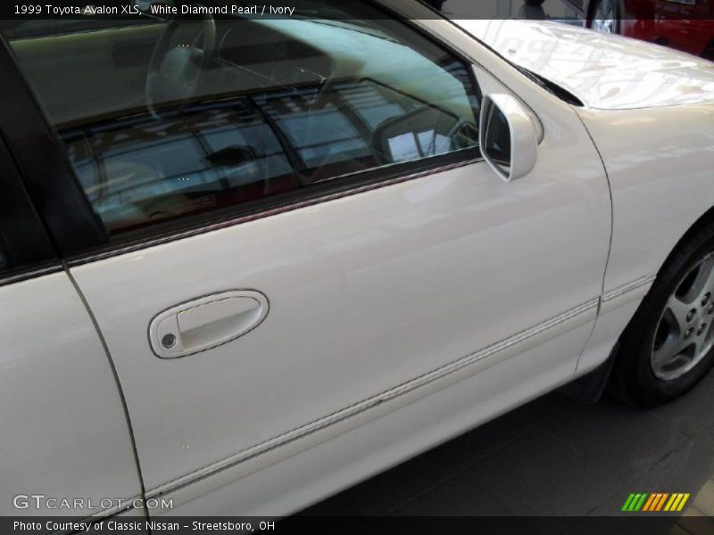 White Diamond Pearl / Ivory 1999 Toyota Avalon XLS