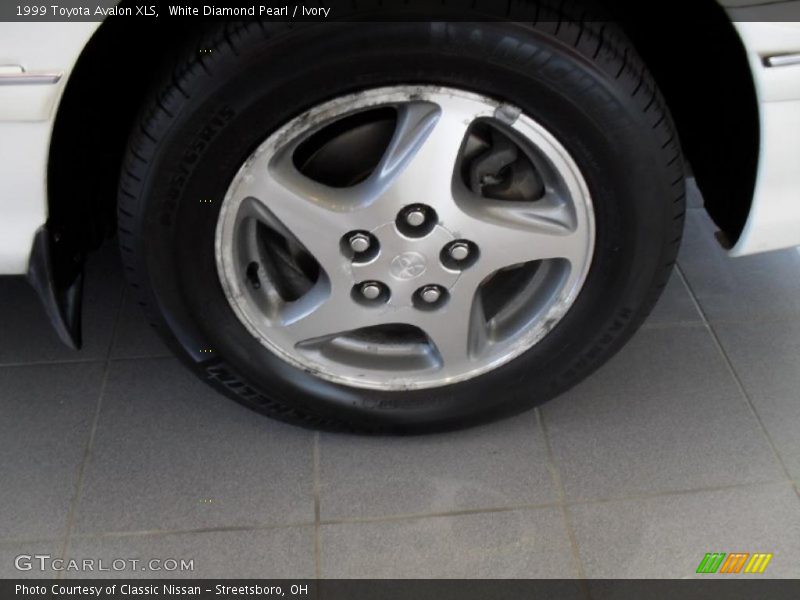White Diamond Pearl / Ivory 1999 Toyota Avalon XLS