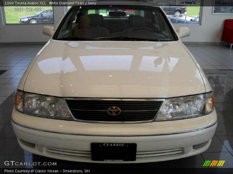 White Diamond Pearl / Ivory 1999 Toyota Avalon XLS