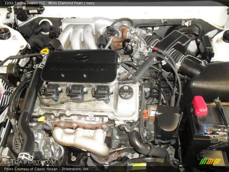 White Diamond Pearl / Ivory 1999 Toyota Avalon XLS