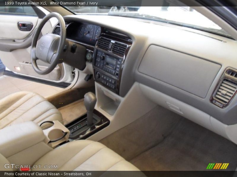 White Diamond Pearl / Ivory 1999 Toyota Avalon XLS