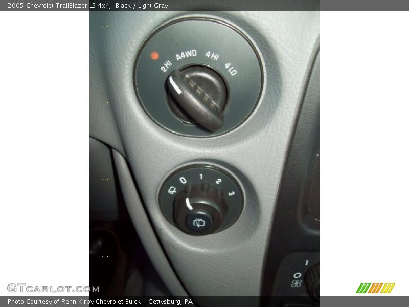 Black / Light Gray 2005 Chevrolet TrailBlazer LS 4x4