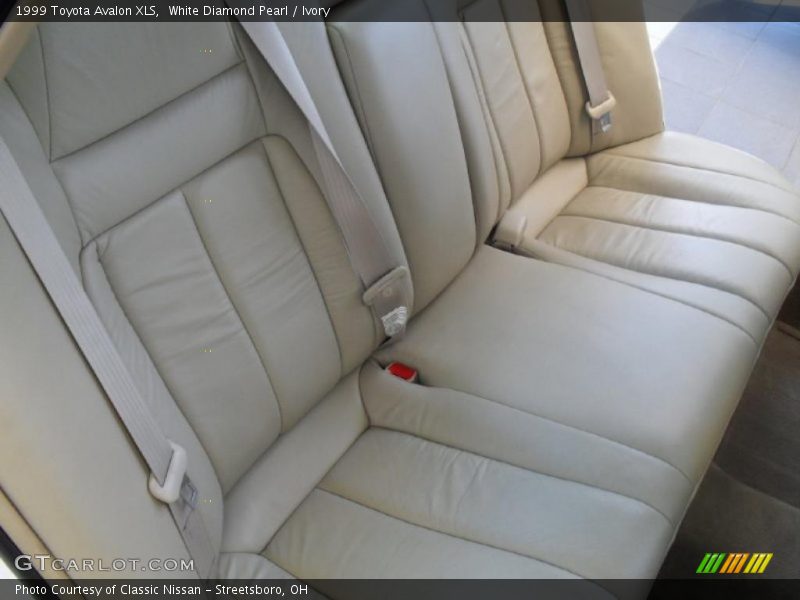 White Diamond Pearl / Ivory 1999 Toyota Avalon XLS