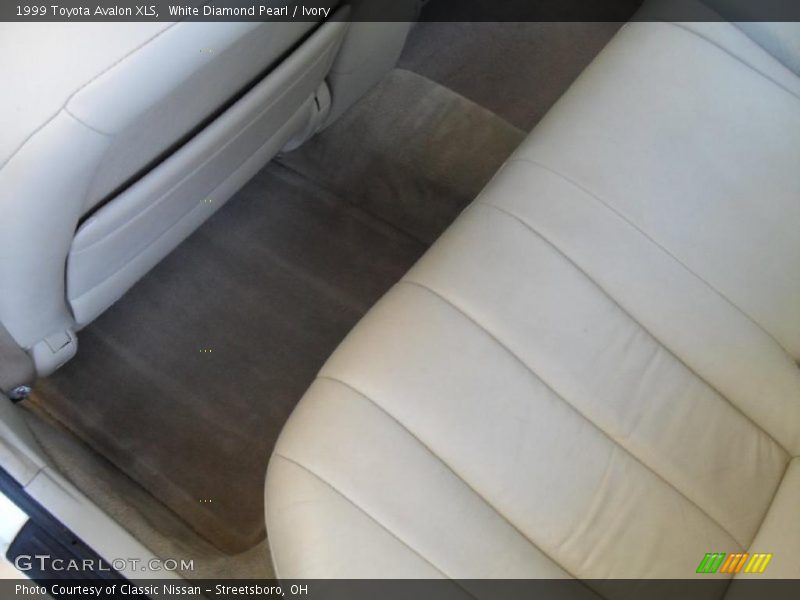 White Diamond Pearl / Ivory 1999 Toyota Avalon XLS
