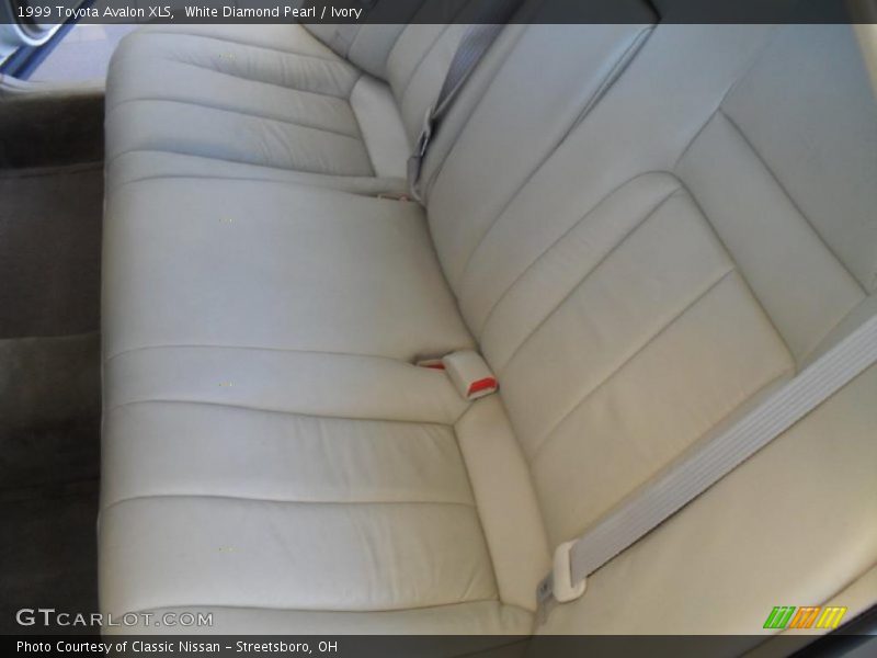 White Diamond Pearl / Ivory 1999 Toyota Avalon XLS