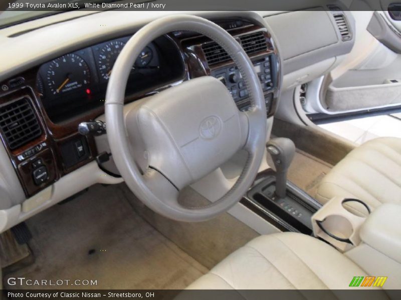 White Diamond Pearl / Ivory 1999 Toyota Avalon XLS