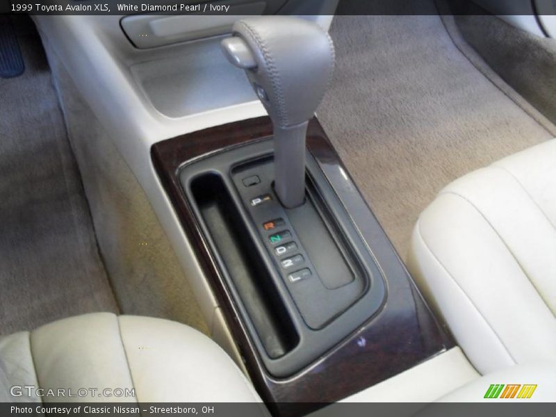 White Diamond Pearl / Ivory 1999 Toyota Avalon XLS