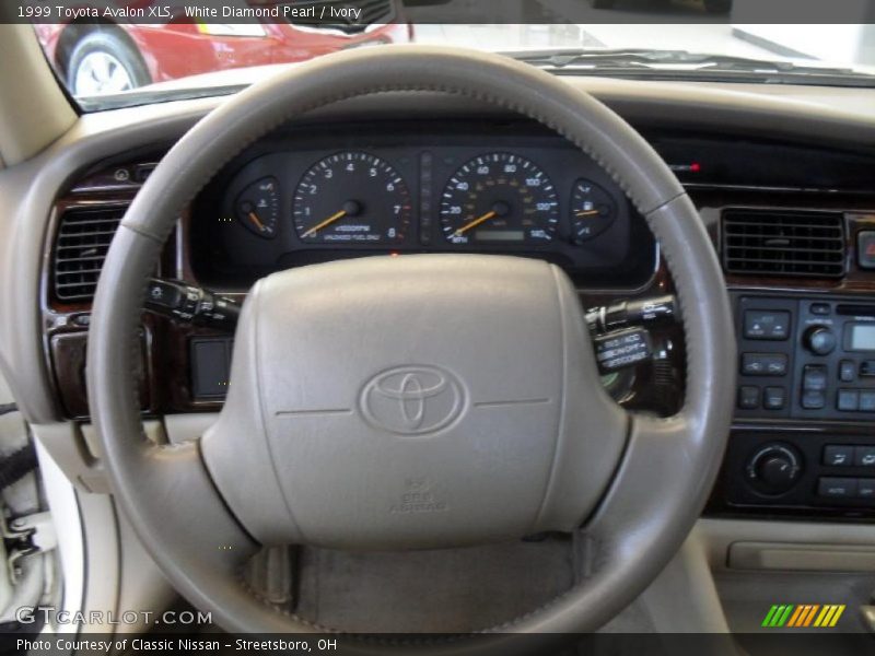 White Diamond Pearl / Ivory 1999 Toyota Avalon XLS