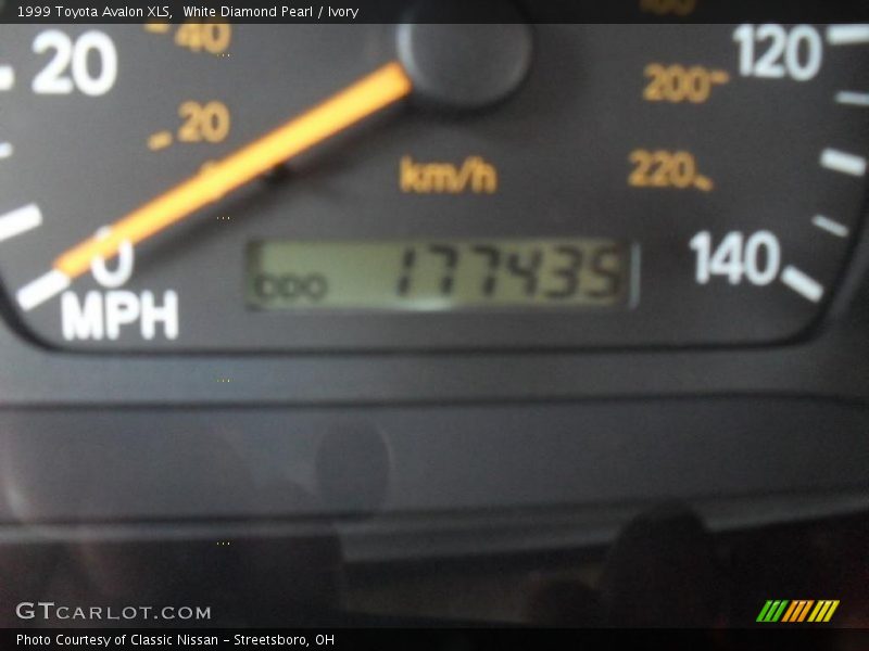 White Diamond Pearl / Ivory 1999 Toyota Avalon XLS