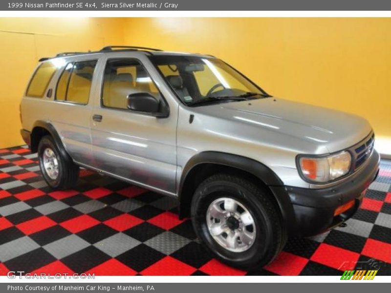 Sierra Silver Metallic / Gray 1999 Nissan Pathfinder SE 4x4