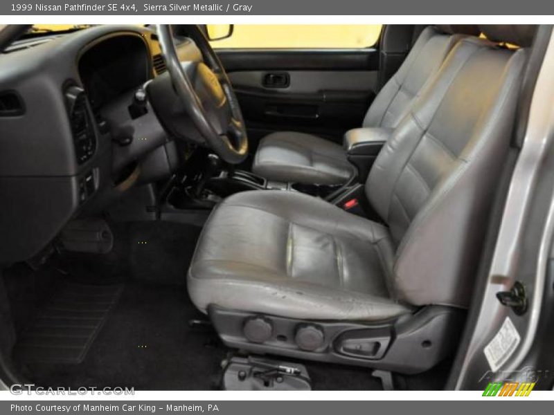 Sierra Silver Metallic / Gray 1999 Nissan Pathfinder SE 4x4