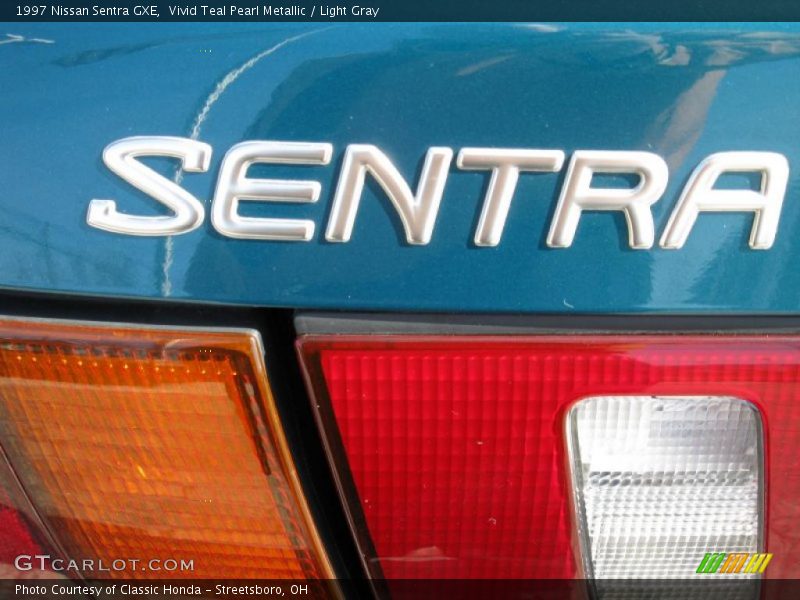Vivid Teal Pearl Metallic / Light Gray 1997 Nissan Sentra GXE