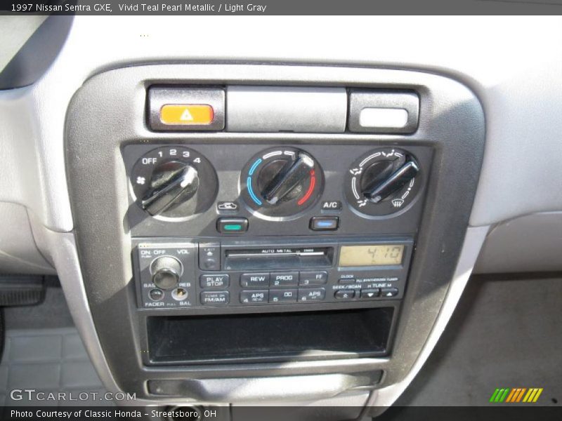 Vivid Teal Pearl Metallic / Light Gray 1997 Nissan Sentra GXE