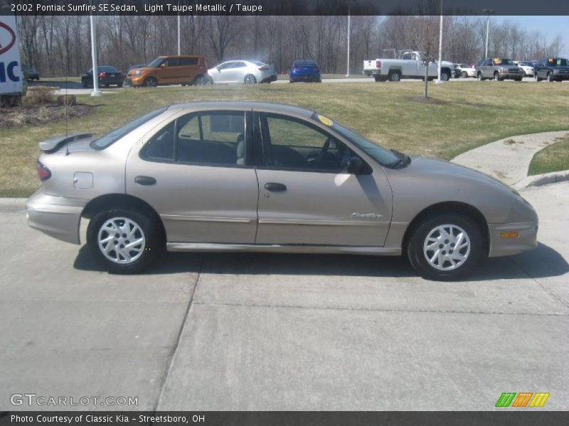 Light Taupe Metallic / Taupe 2002 Pontiac Sunfire SE Sedan