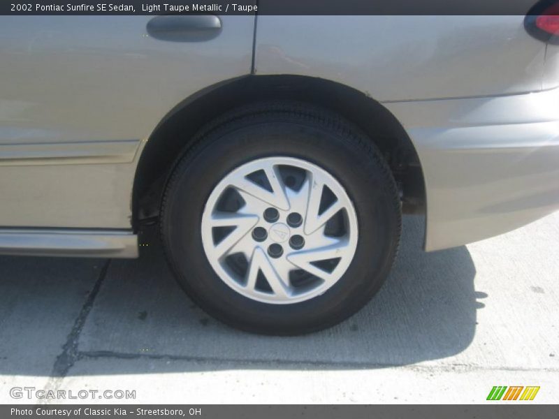 Light Taupe Metallic / Taupe 2002 Pontiac Sunfire SE Sedan