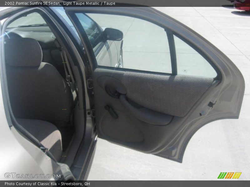 Light Taupe Metallic / Taupe 2002 Pontiac Sunfire SE Sedan