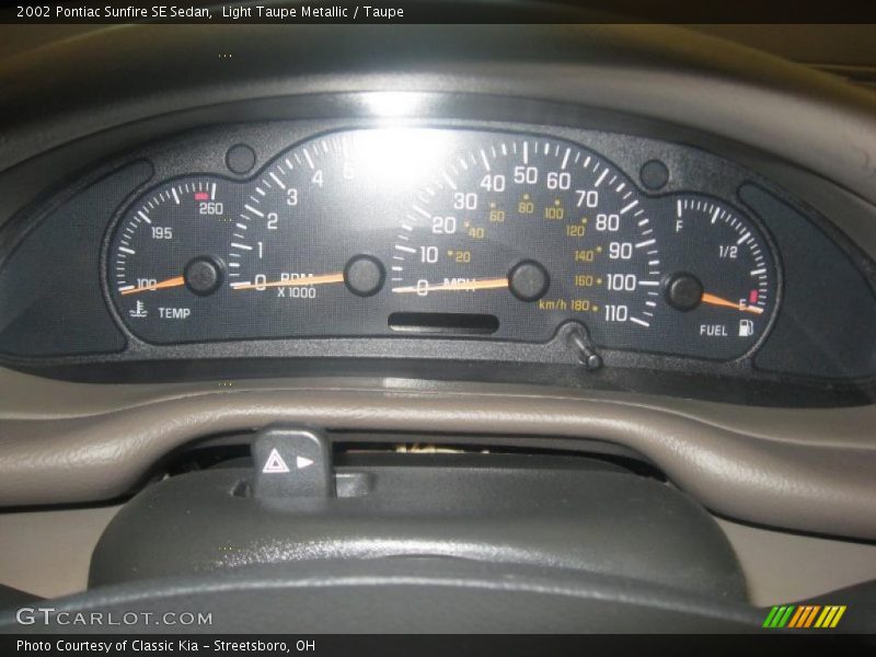 Light Taupe Metallic / Taupe 2002 Pontiac Sunfire SE Sedan