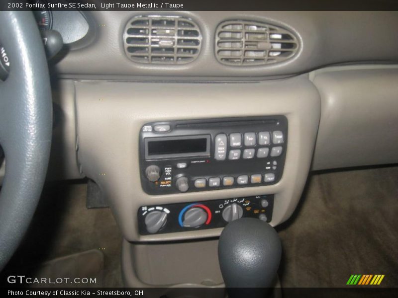 Light Taupe Metallic / Taupe 2002 Pontiac Sunfire SE Sedan
