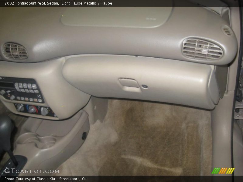 Light Taupe Metallic / Taupe 2002 Pontiac Sunfire SE Sedan