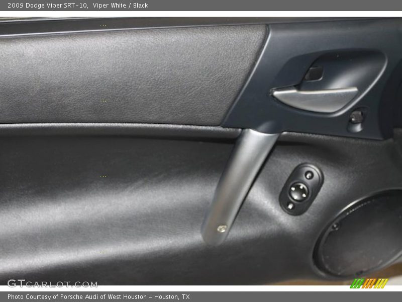Viper White / Black 2009 Dodge Viper SRT-10