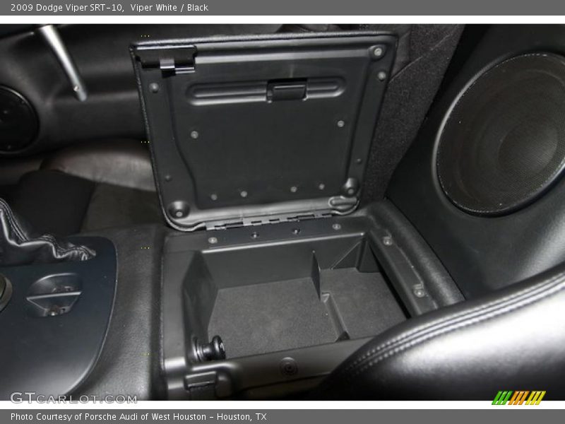 Viper White / Black 2009 Dodge Viper SRT-10