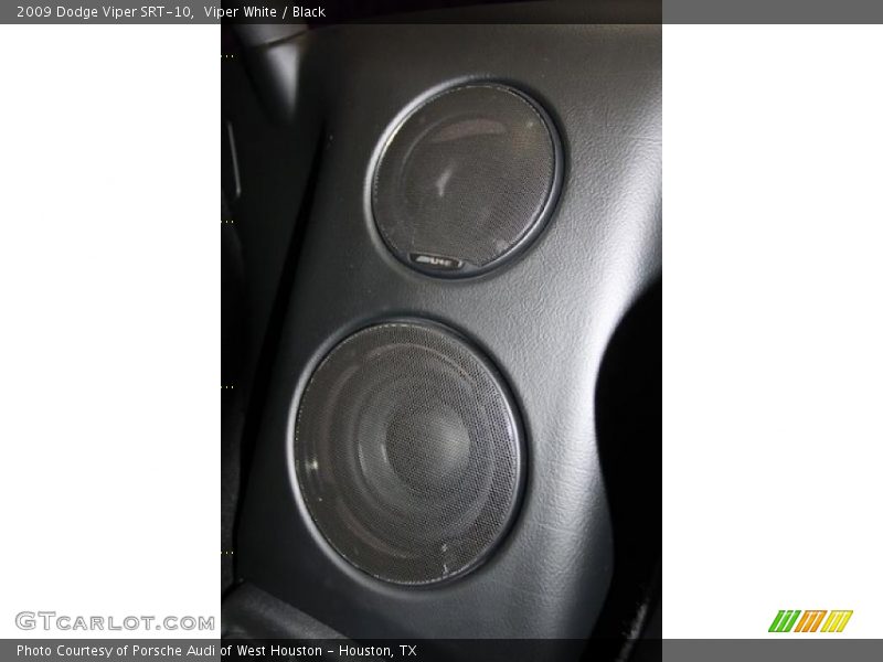 Viper White / Black 2009 Dodge Viper SRT-10