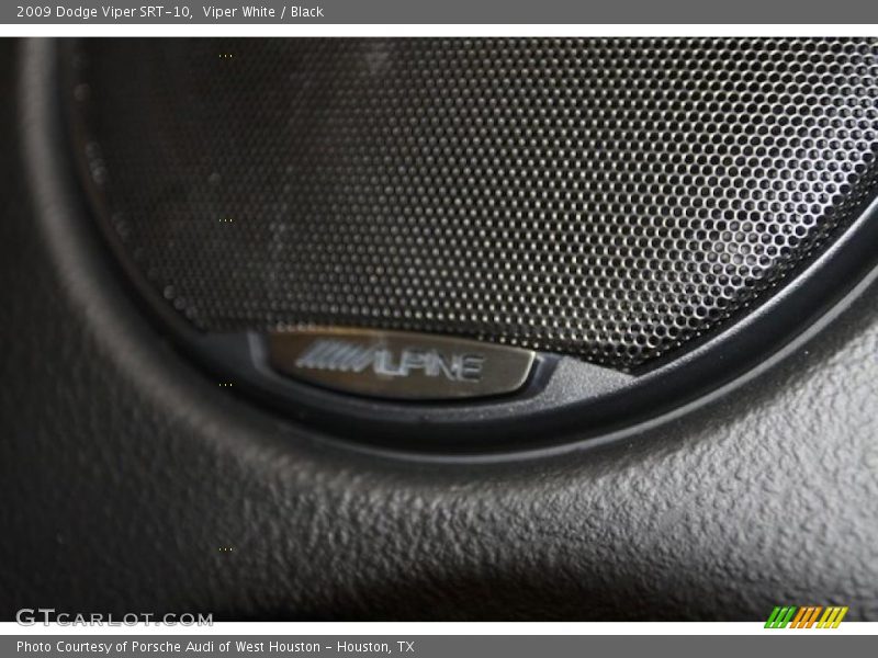Viper White / Black 2009 Dodge Viper SRT-10