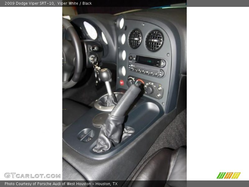 Viper White / Black 2009 Dodge Viper SRT-10