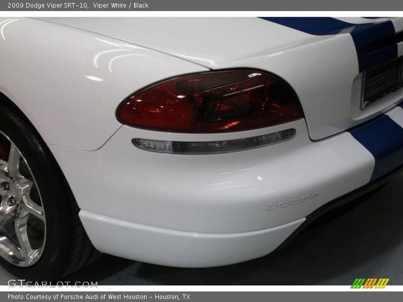 Viper White / Black 2009 Dodge Viper SRT-10