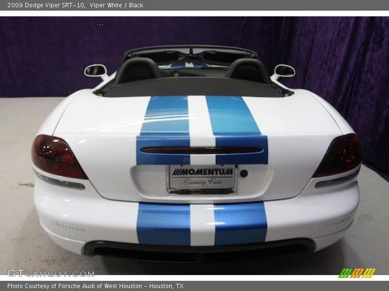 Viper White / Black 2009 Dodge Viper SRT-10