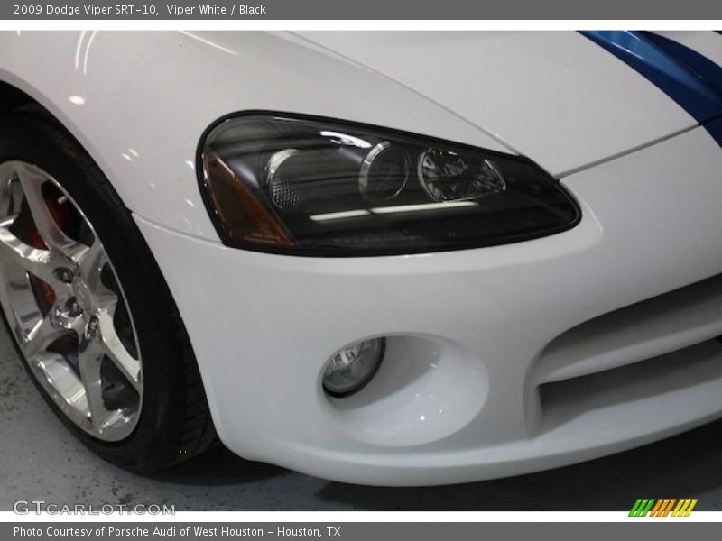 Viper White / Black 2009 Dodge Viper SRT-10