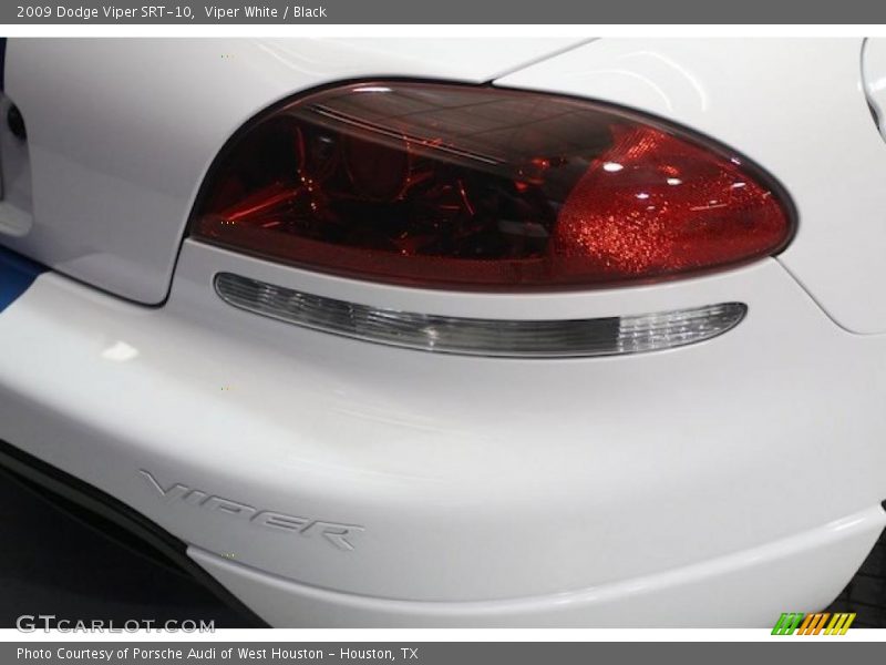 Viper White / Black 2009 Dodge Viper SRT-10