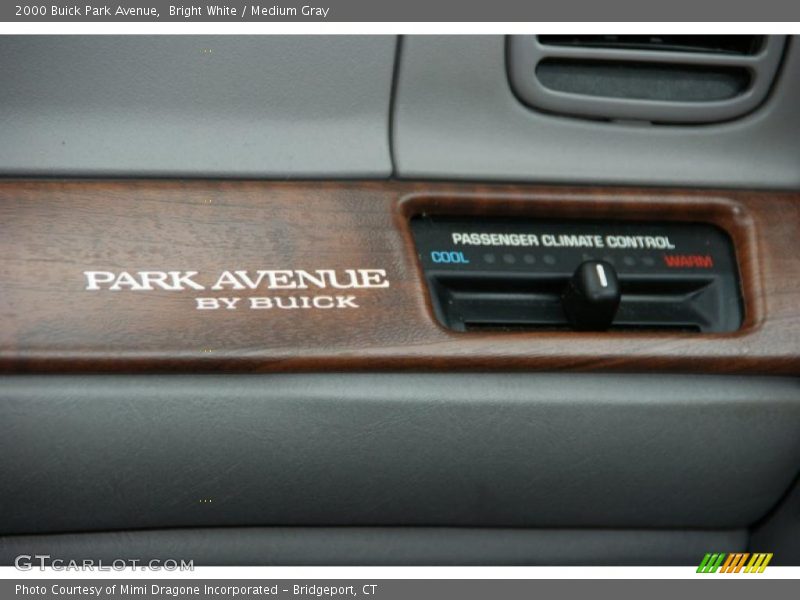 Bright White / Medium Gray 2000 Buick Park Avenue