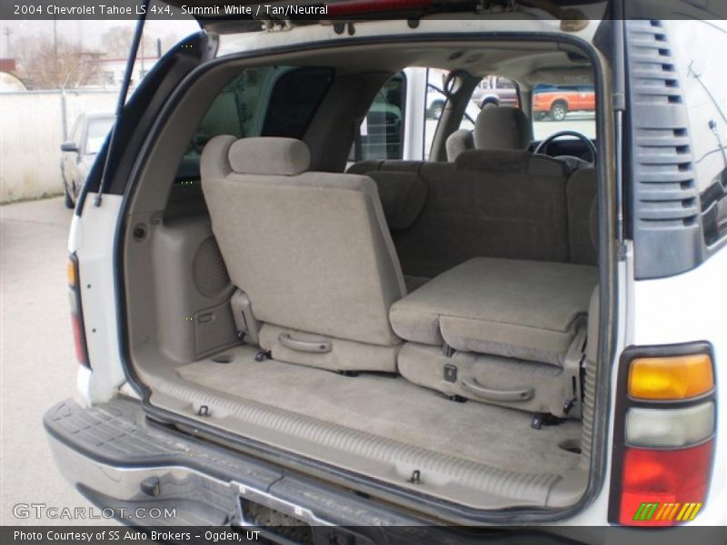 Summit White / Tan/Neutral 2004 Chevrolet Tahoe LS 4x4