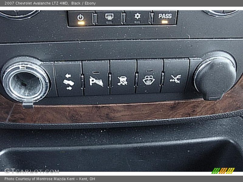 Black / Ebony 2007 Chevrolet Avalanche LTZ 4WD