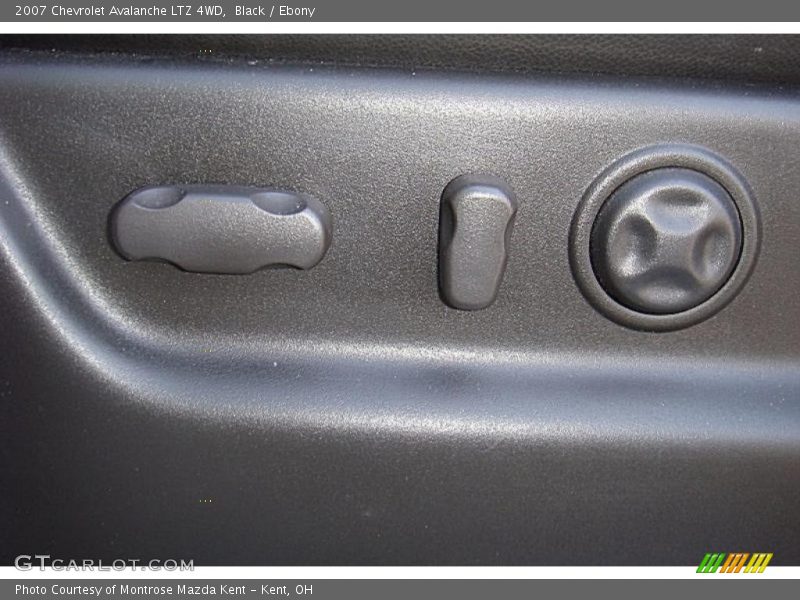 Black / Ebony 2007 Chevrolet Avalanche LTZ 4WD