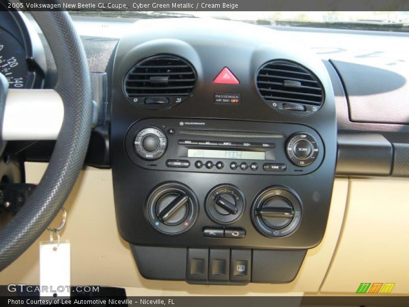 Cyber Green Metallic / Cream Beige 2005 Volkswagen New Beetle GL Coupe