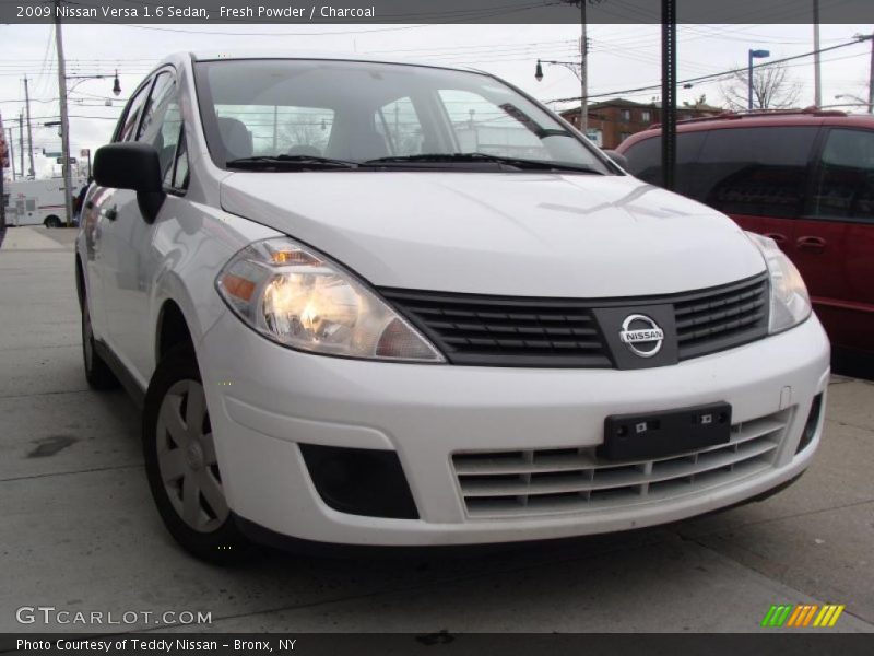 Fresh Powder / Charcoal 2009 Nissan Versa 1.6 Sedan