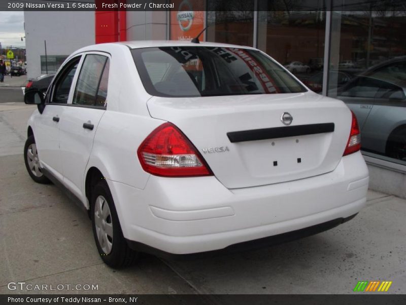 Fresh Powder / Charcoal 2009 Nissan Versa 1.6 Sedan