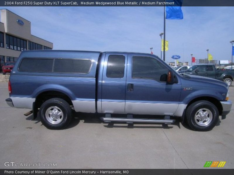 Medium Wedgewood Blue Metallic / Medium Parchment 2004 Ford F250 Super Duty XLT SuperCab
