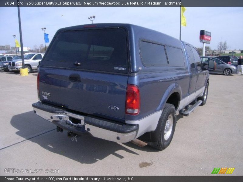 Medium Wedgewood Blue Metallic / Medium Parchment 2004 Ford F250 Super Duty XLT SuperCab