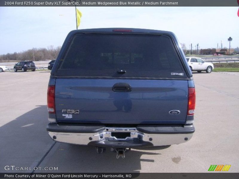 Medium Wedgewood Blue Metallic / Medium Parchment 2004 Ford F250 Super Duty XLT SuperCab