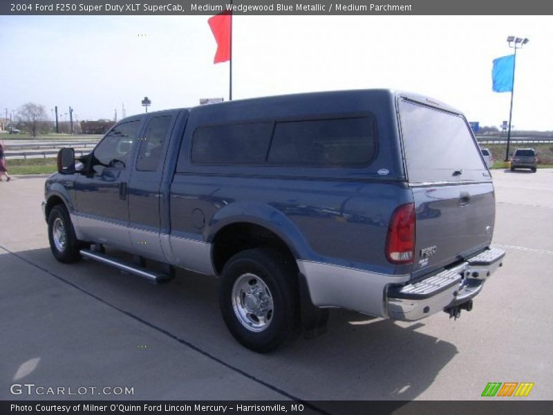 Medium Wedgewood Blue Metallic / Medium Parchment 2004 Ford F250 Super Duty XLT SuperCab