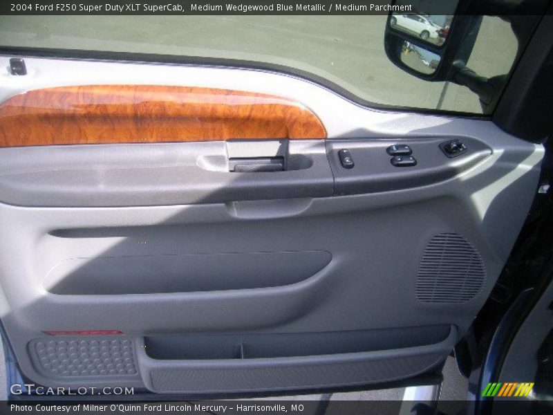 Medium Wedgewood Blue Metallic / Medium Parchment 2004 Ford F250 Super Duty XLT SuperCab