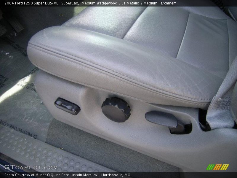 Medium Wedgewood Blue Metallic / Medium Parchment 2004 Ford F250 Super Duty XLT SuperCab